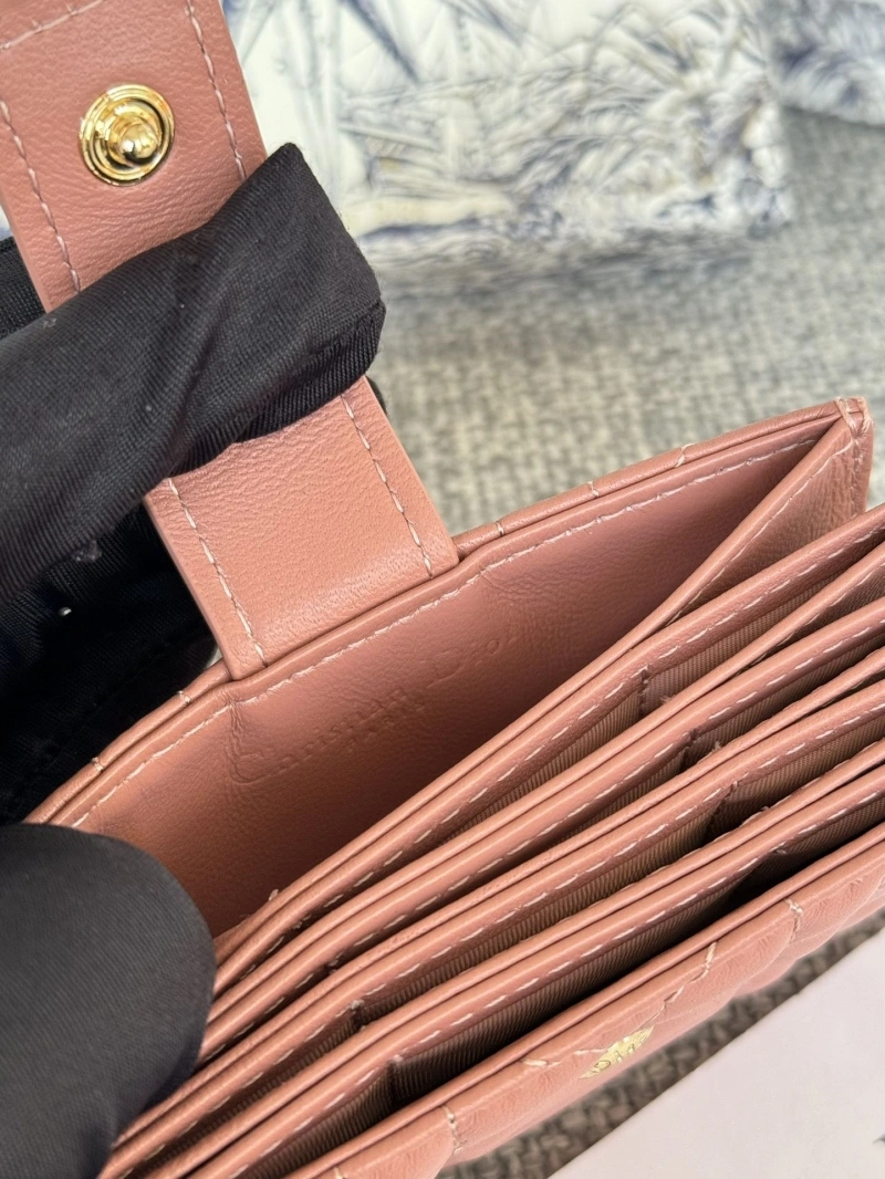 Ch**el wallets 4016a-0855