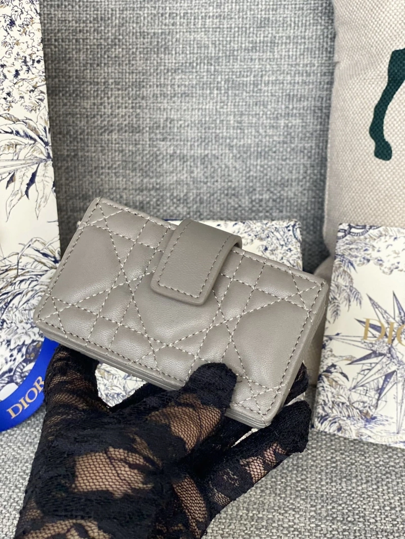 Ch**el wallets 4016a-0856