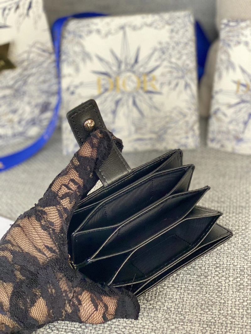 Ch**el wallets 4016a-0858