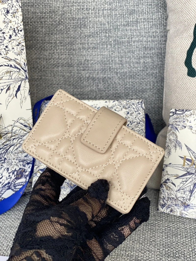 Ch**el wallets 4016a-0860