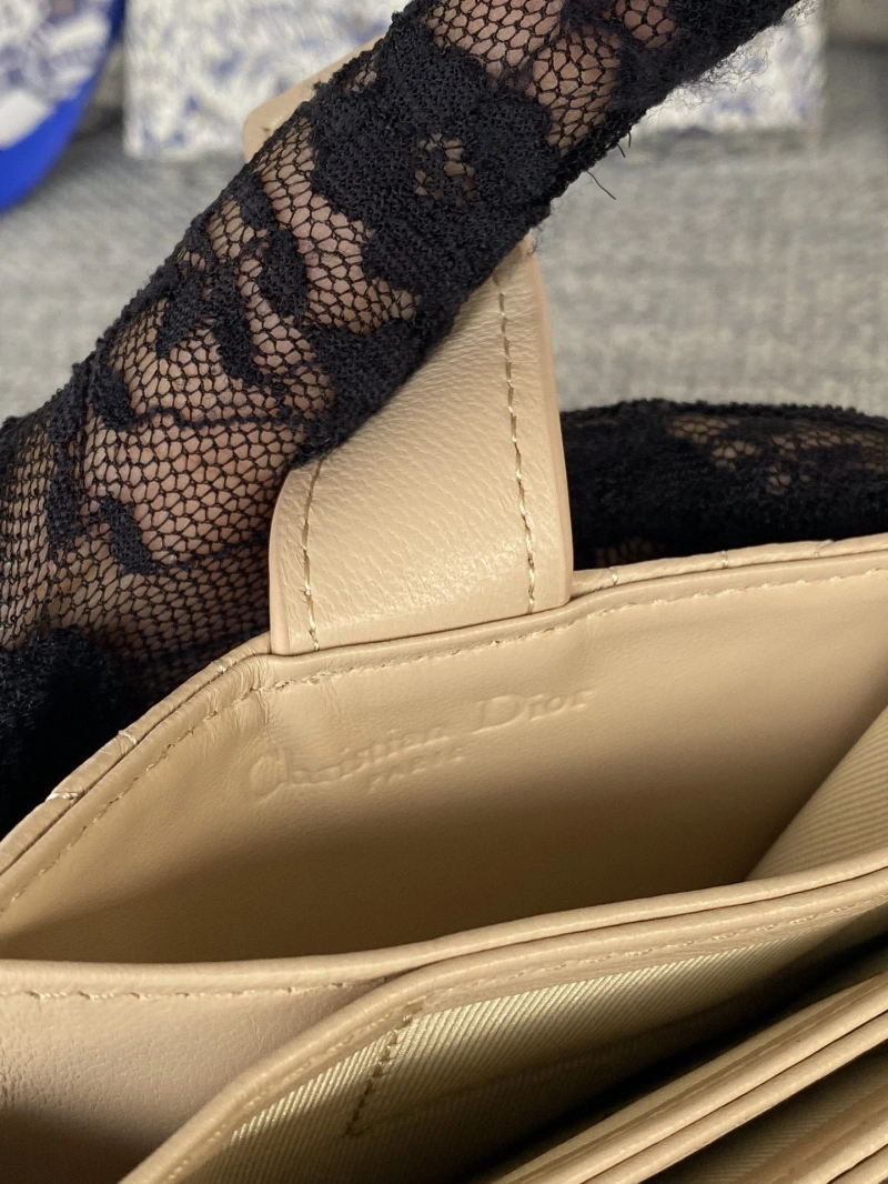 Ch**el wallets 4016a-0860