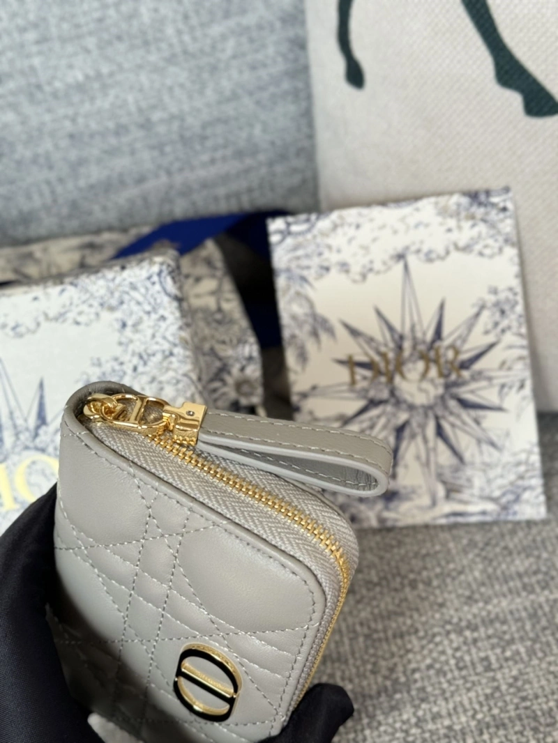 Ch**el wallets 4016a-0868