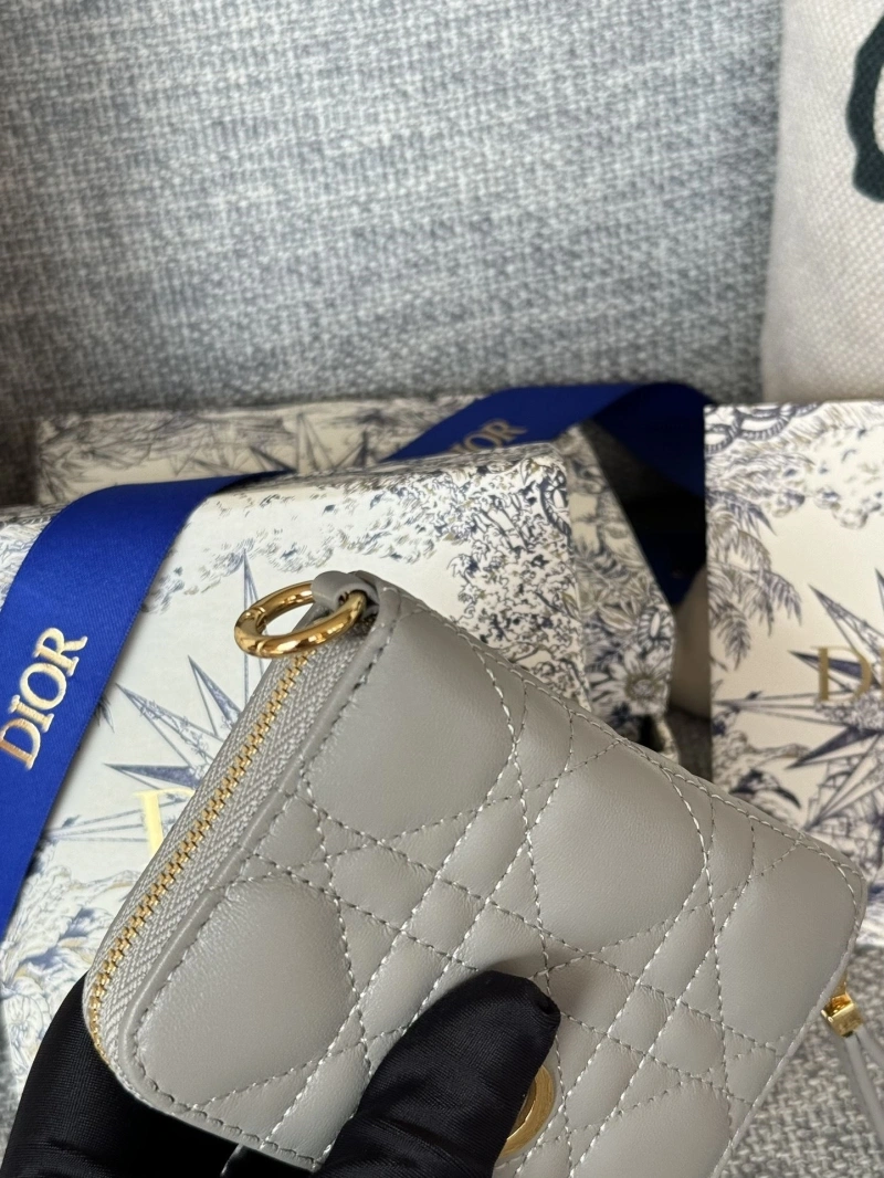 Ch**el wallets 4016a-0868