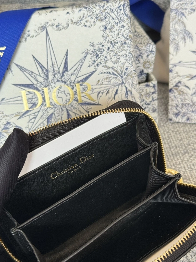 Ch**el wallets 4016a-0871