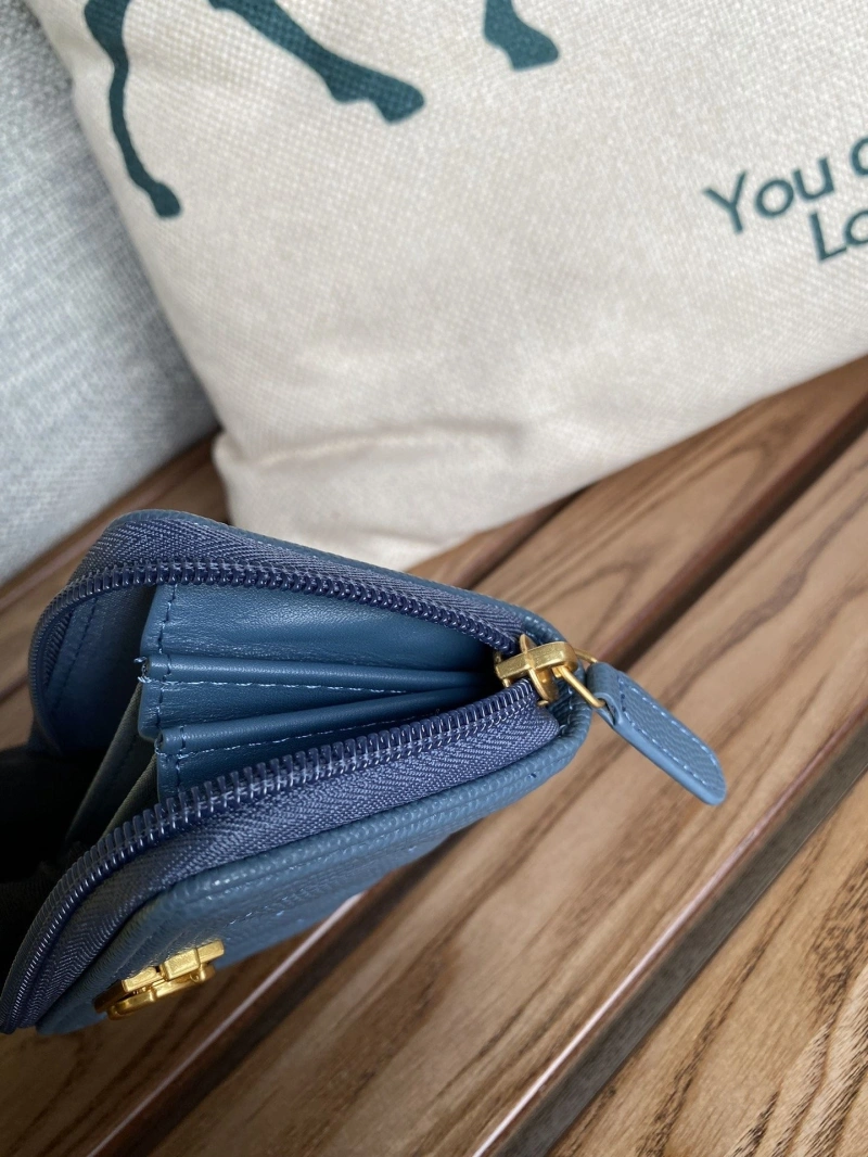 Ch**el wallets 4016a-0885