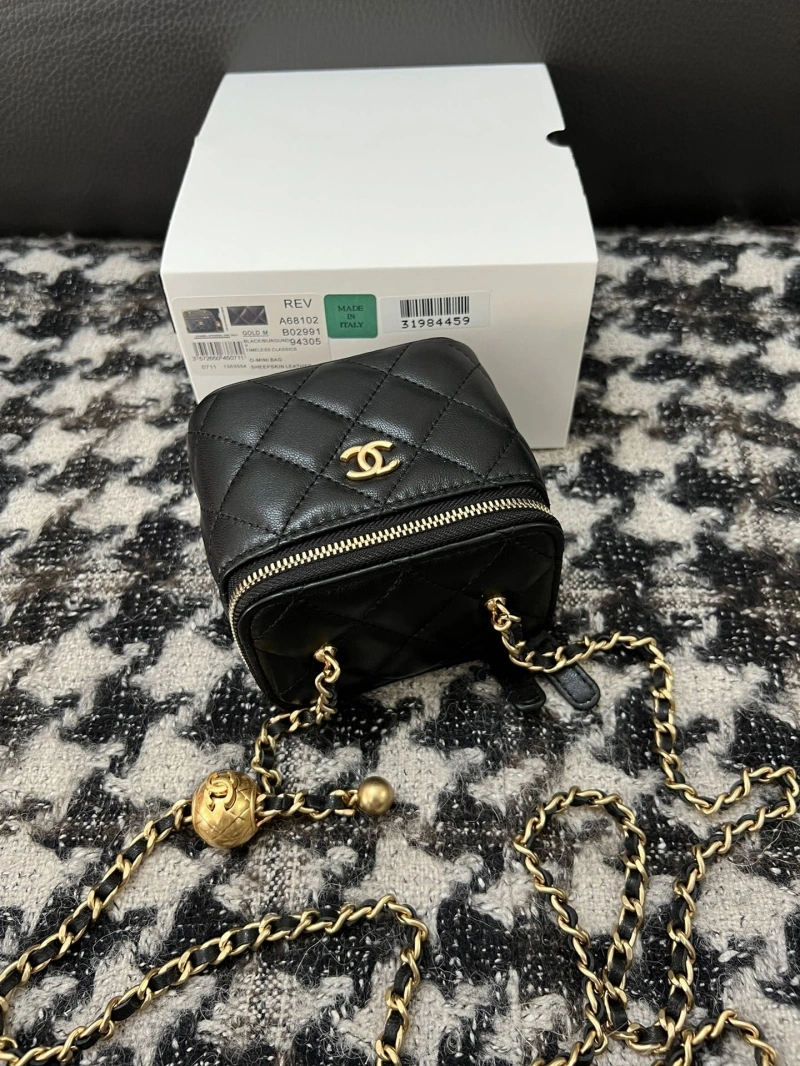 Ch**el cosmetic bags 4017-0346