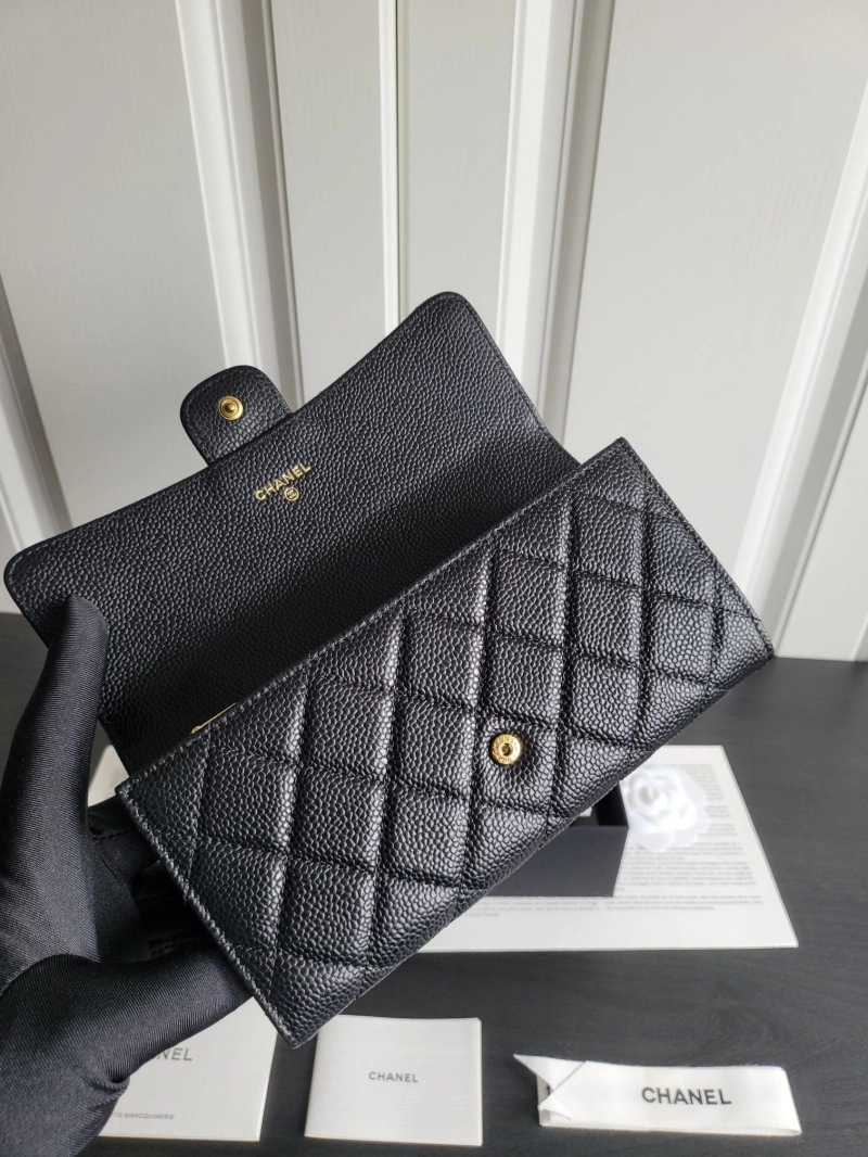 Ch**el wallets 4017-0476