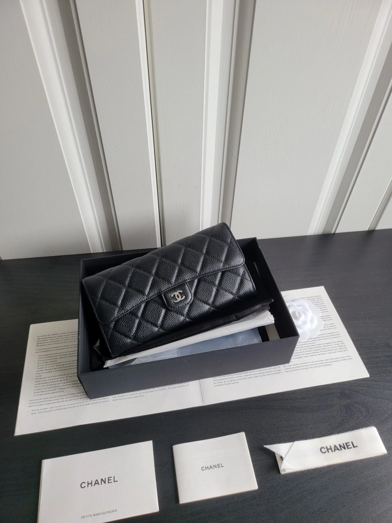 Ch**el wallets 4017-0477