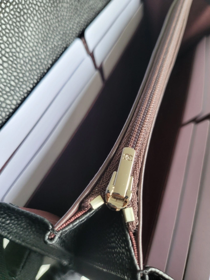 Ch**el wallets 4017-0477