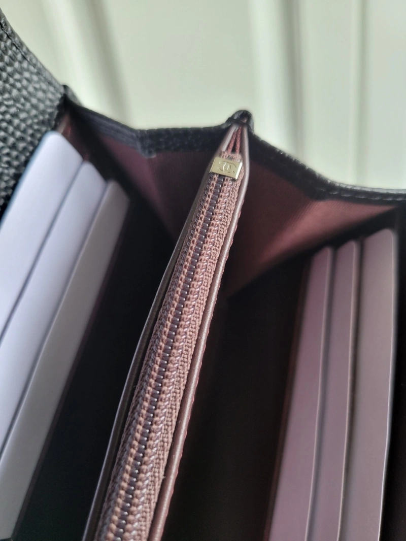 Ch**el wallets 4017-0477