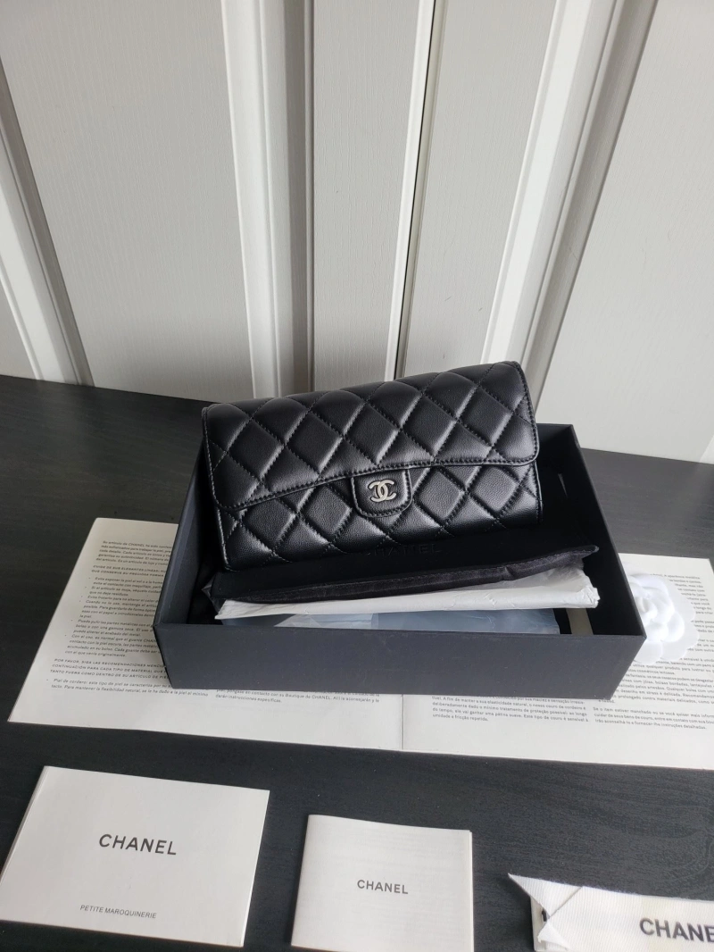 Ch**el wallets 4017-0478