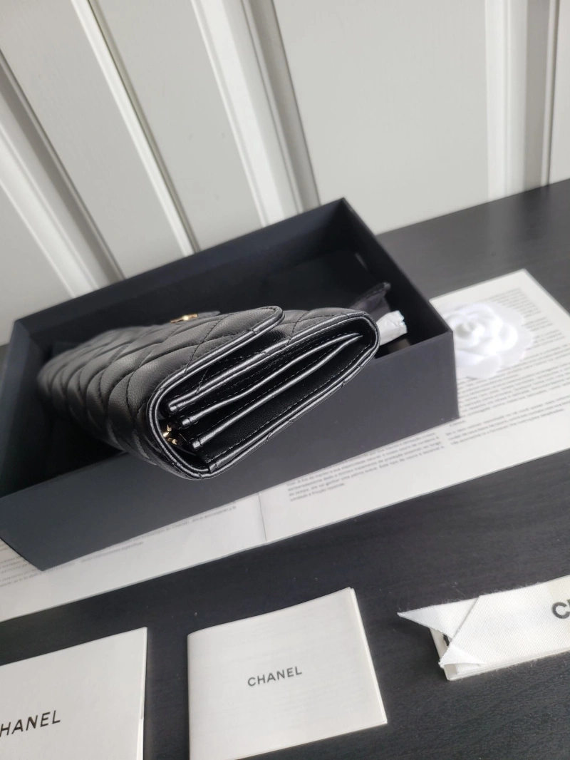 Ch**el wallets 4017-0479