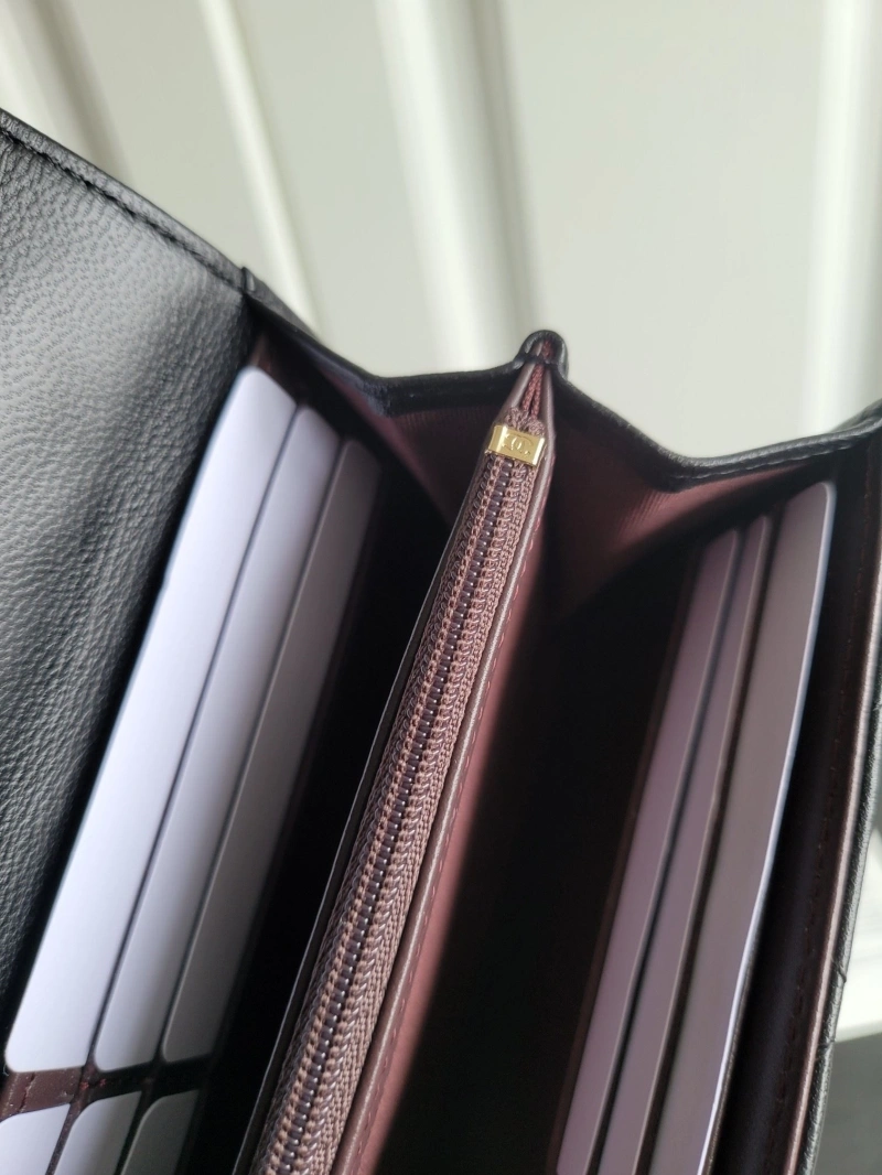 Ch**el wallets 4017-0479