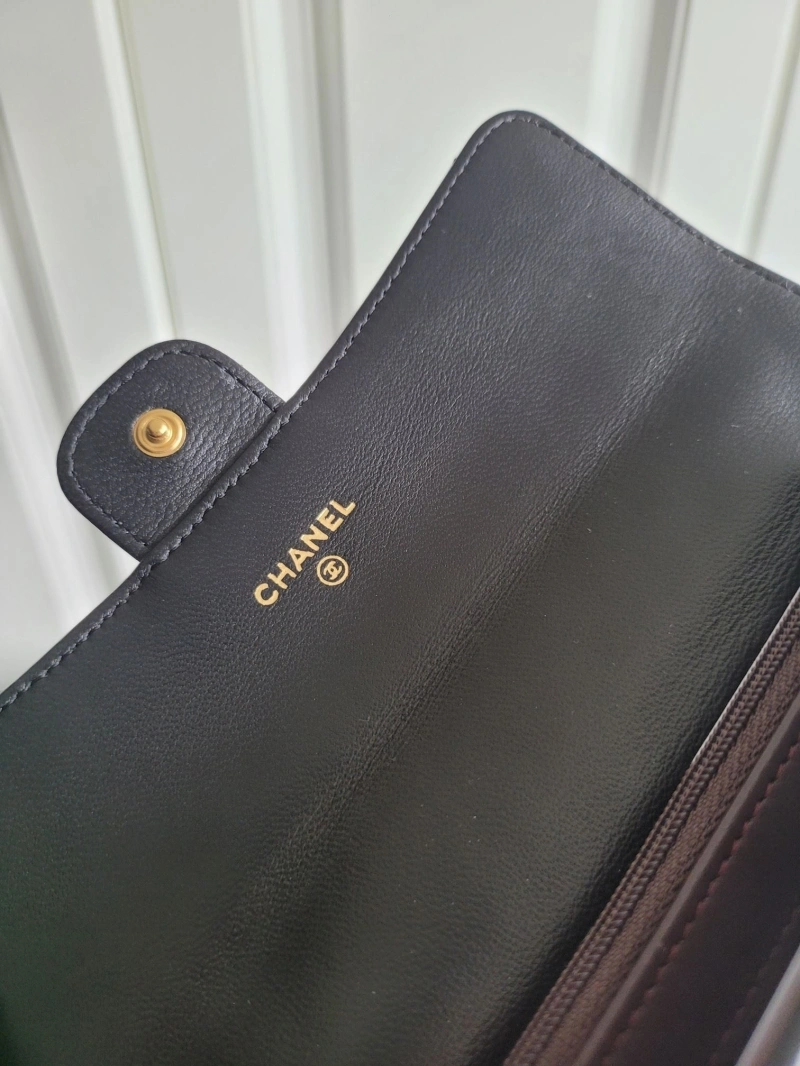 Ch**el wallets 4017-0479