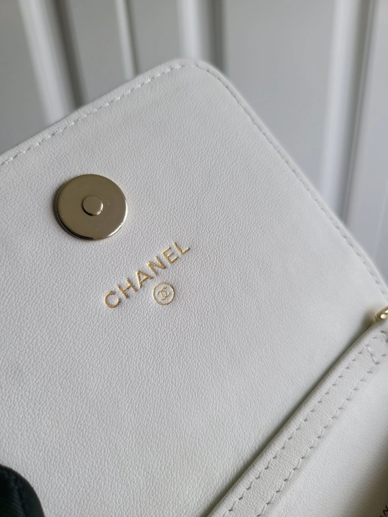 Ch**el wallets 4017-0562