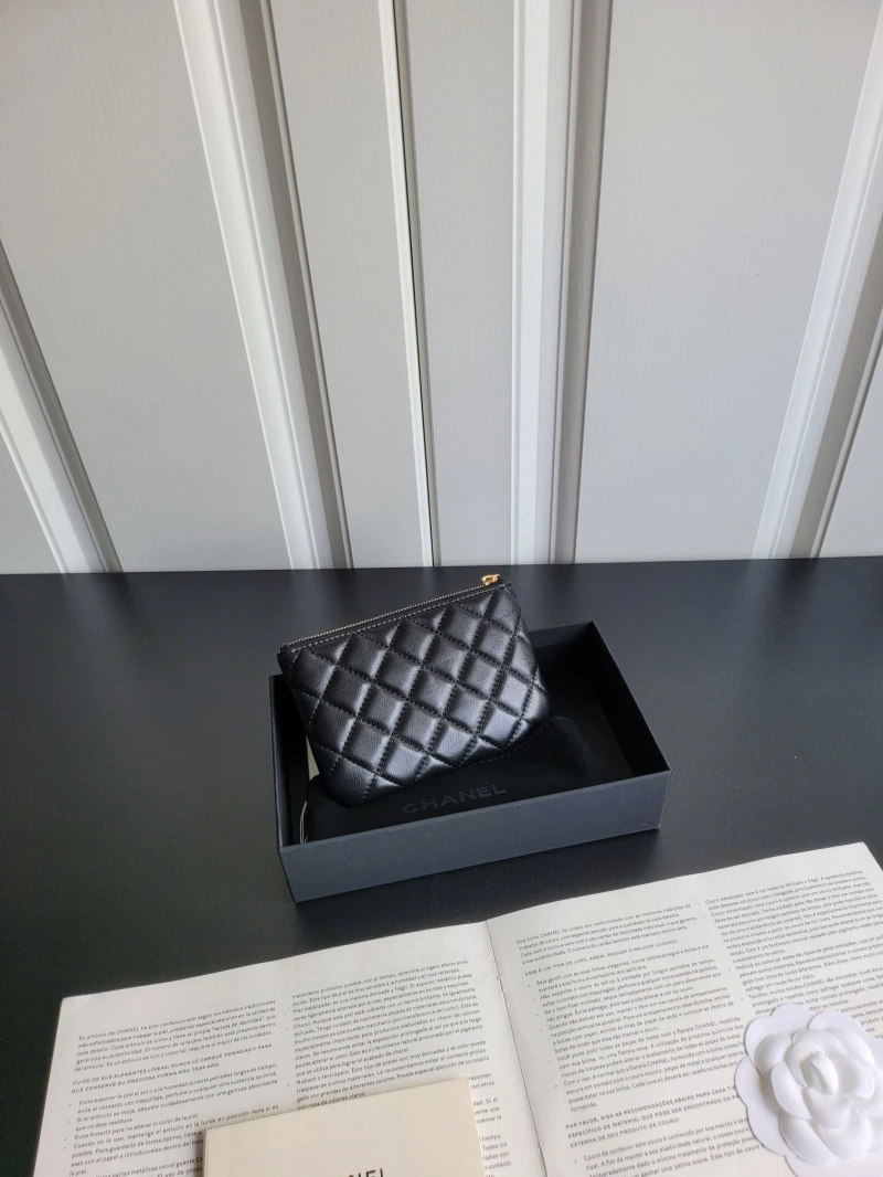 Ch**el wallets 4017-0564