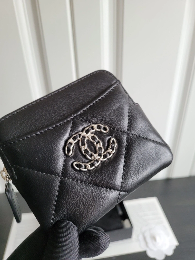 Ch**el wallets 4017-0569