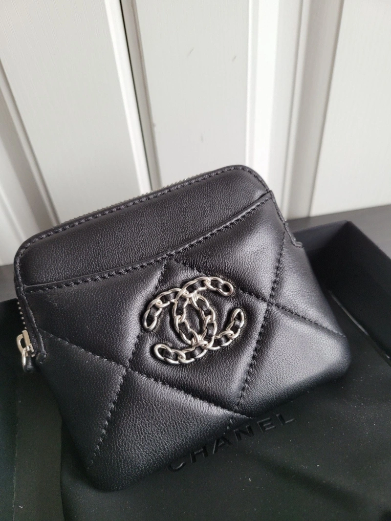 Ch**el wallets 4017-0569