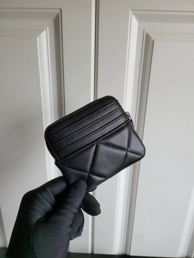 Ch**el wallets 4017-0569