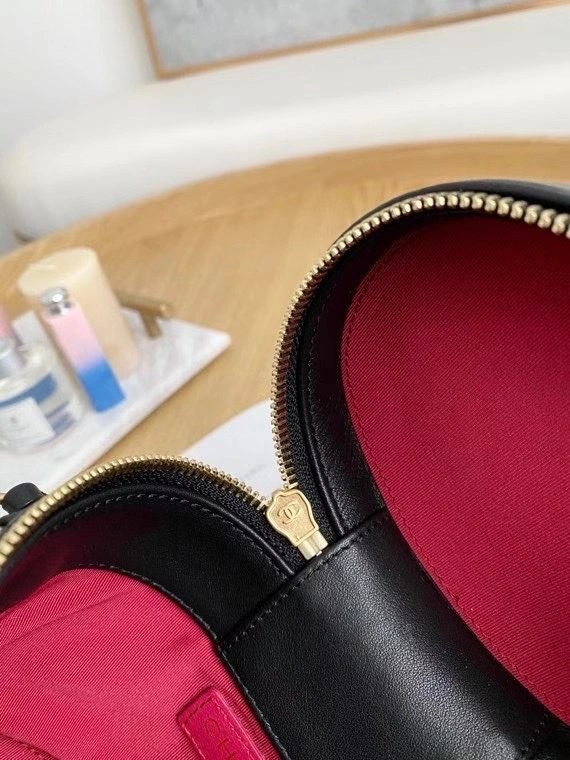 Ch**el cosmetic bags 4017-0672