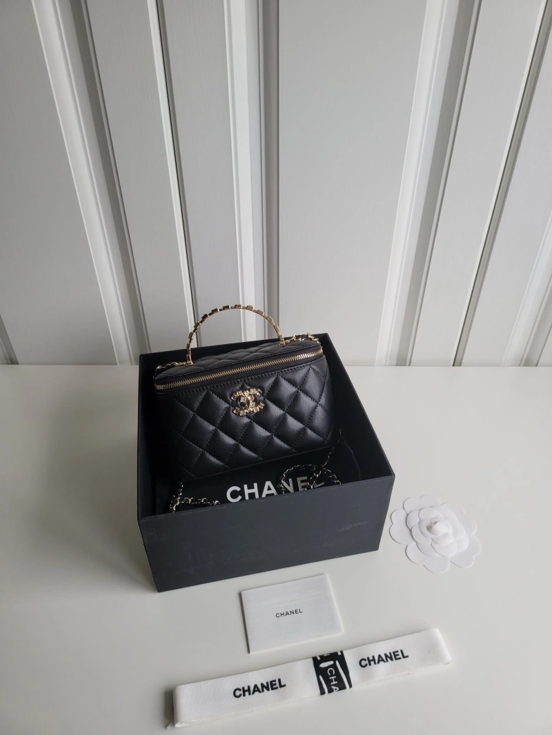 Ch**el cosmetic bags 4017-0677