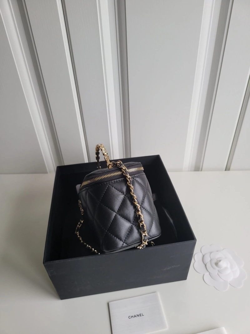 Ch**el cosmetic bags 4017-0677