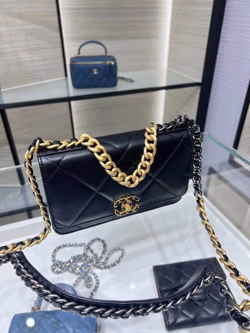 Ch**el 19 bags 4017-0694