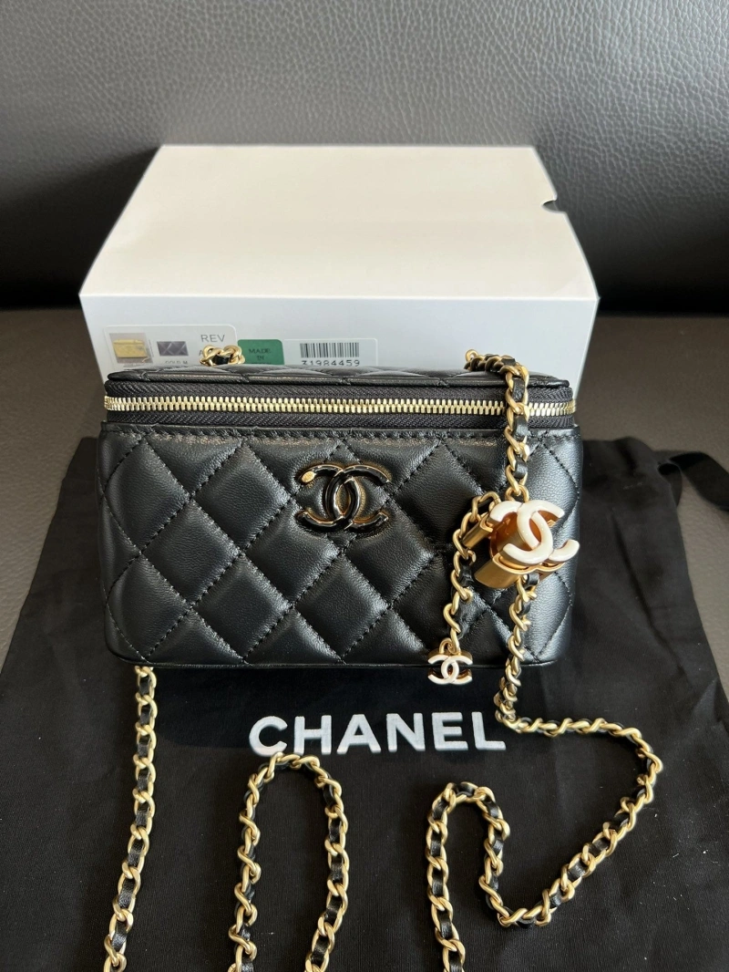 Ch**el cosmetic bags 4017-0886