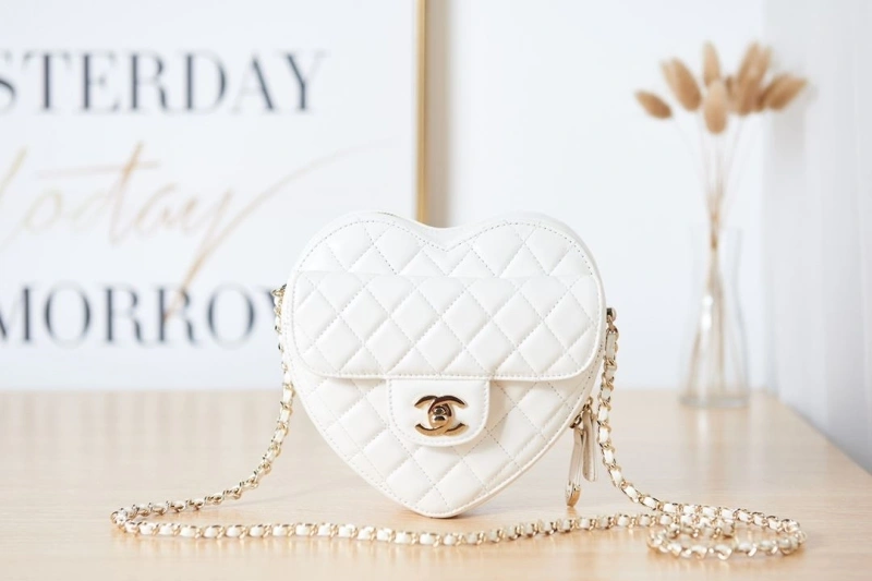 Ch**el round bags 4017-0914