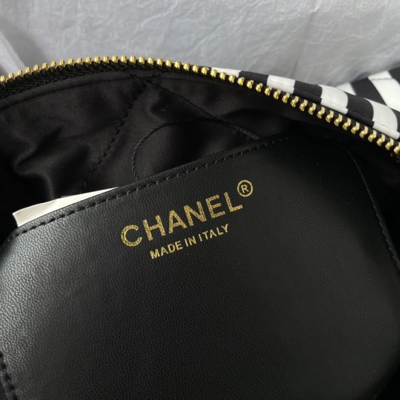 Ch**el round bags 4017-0961