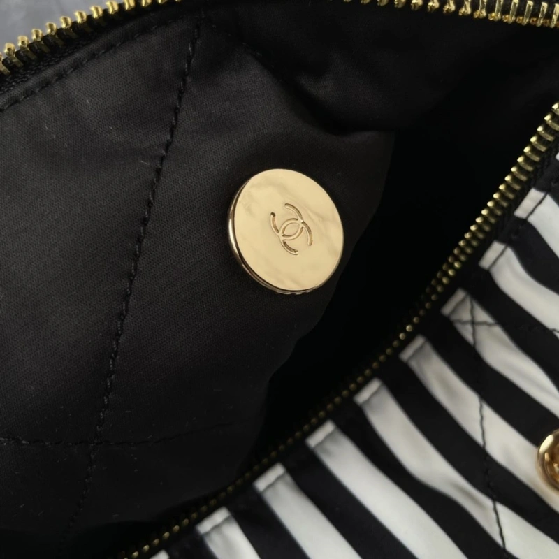 Ch**el round bags 4017-0961