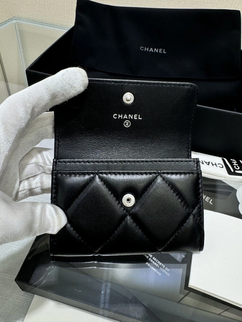 Ch**el wallets 4017-0964