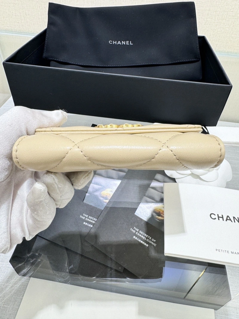 Ch**el wallets 4017-0967