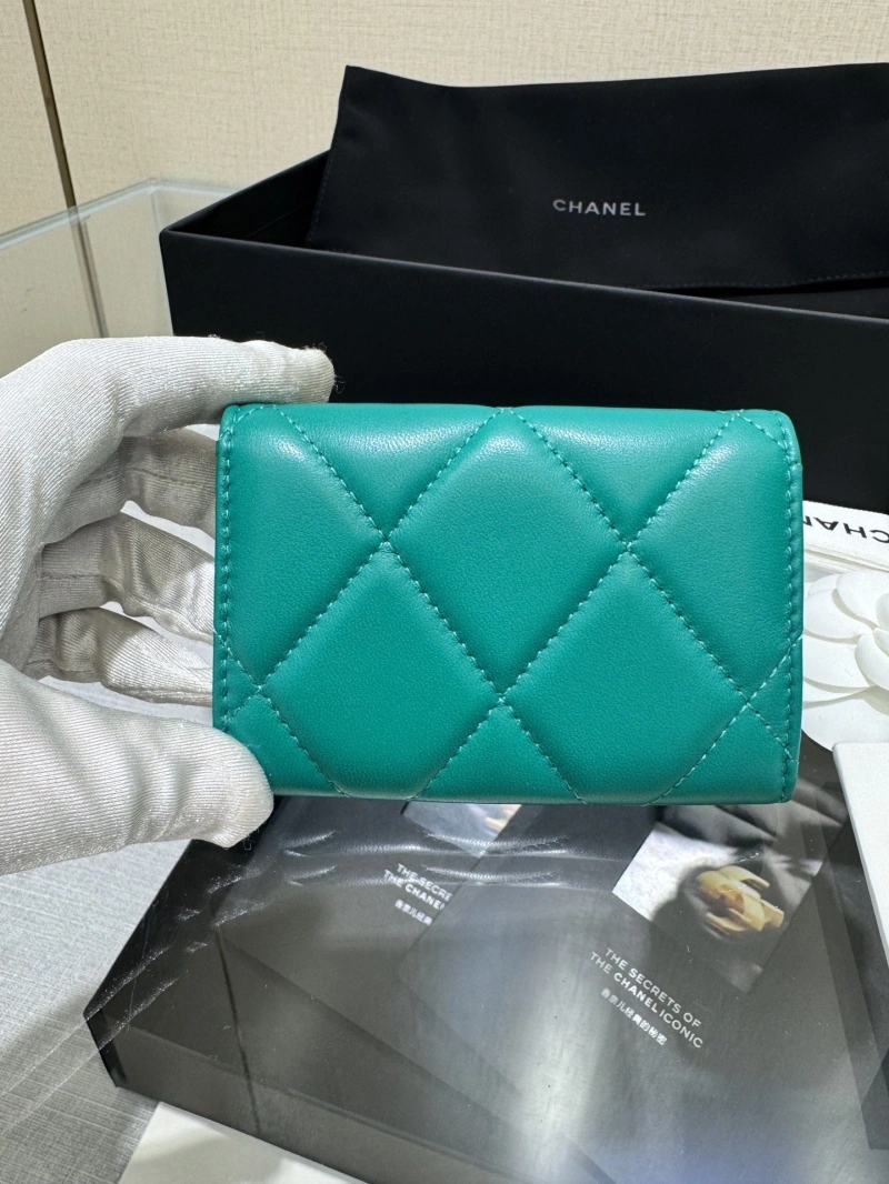 Ch**el wallets 4017-0972