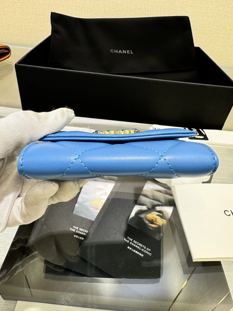 Ch**el wallets 4017-0975