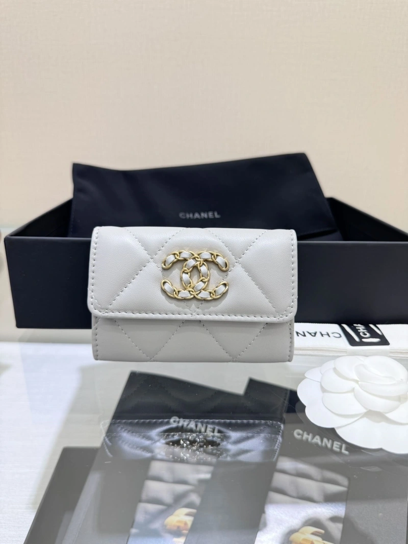 Ch**el wallets 4017-0977