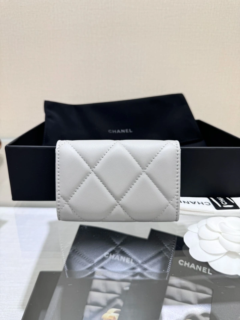 Ch**el wallets 4017-0977