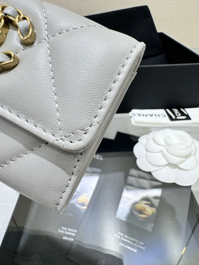 Ch**el wallets 4017-0977