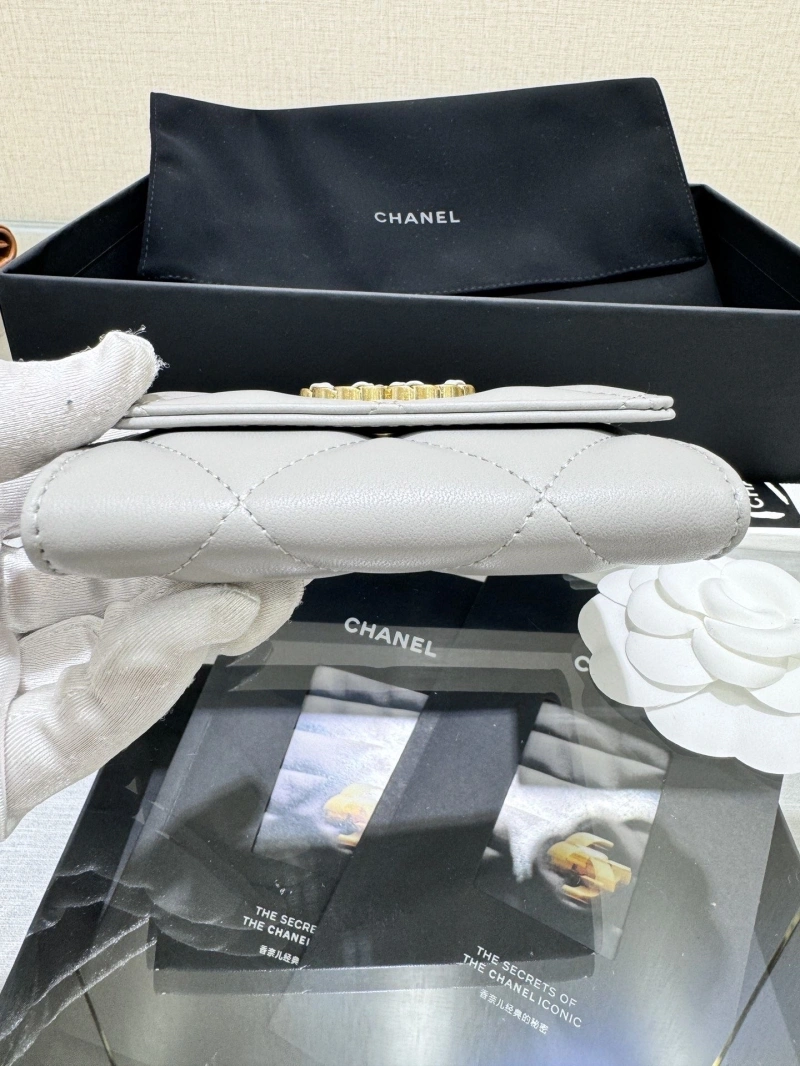 Ch**el wallets 4017-0977