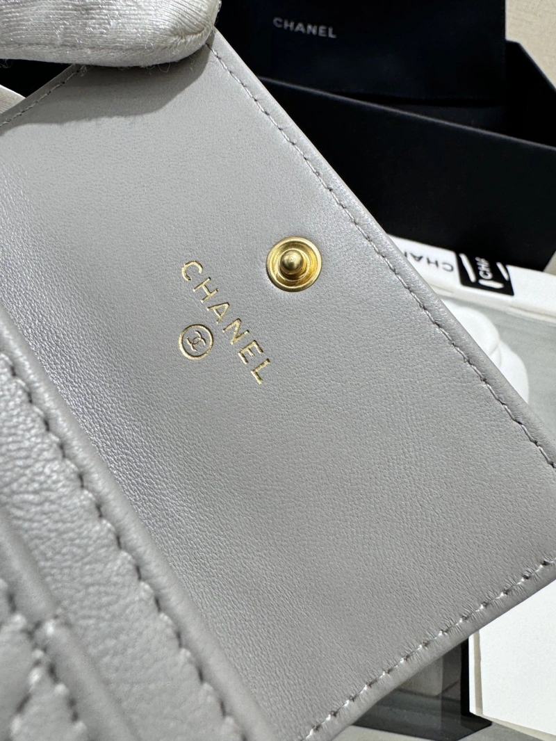 Ch**el wallets 4017-0977