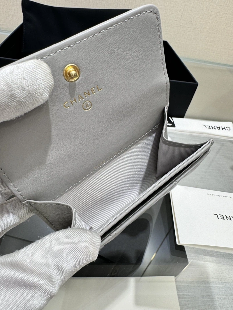 Ch**el wallets 4017-0977