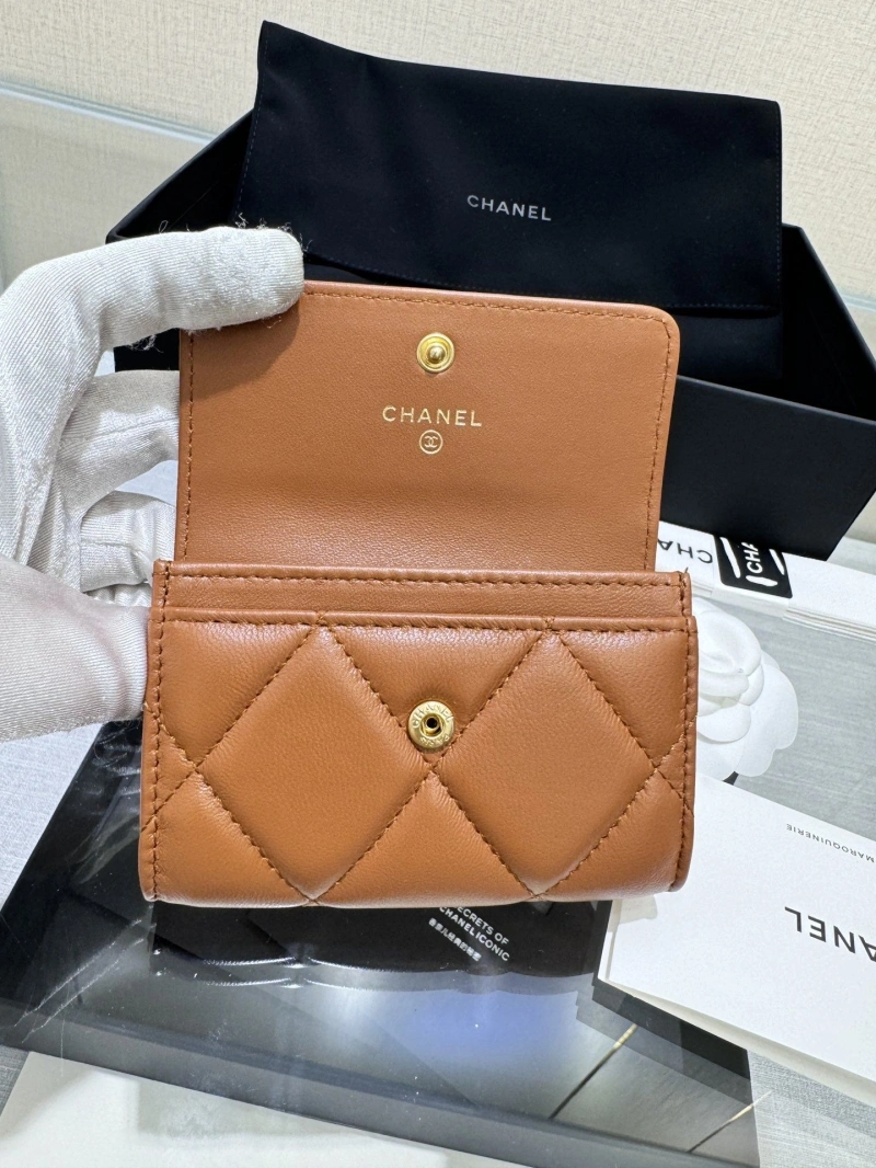 Ch**el wallets 4017-0978