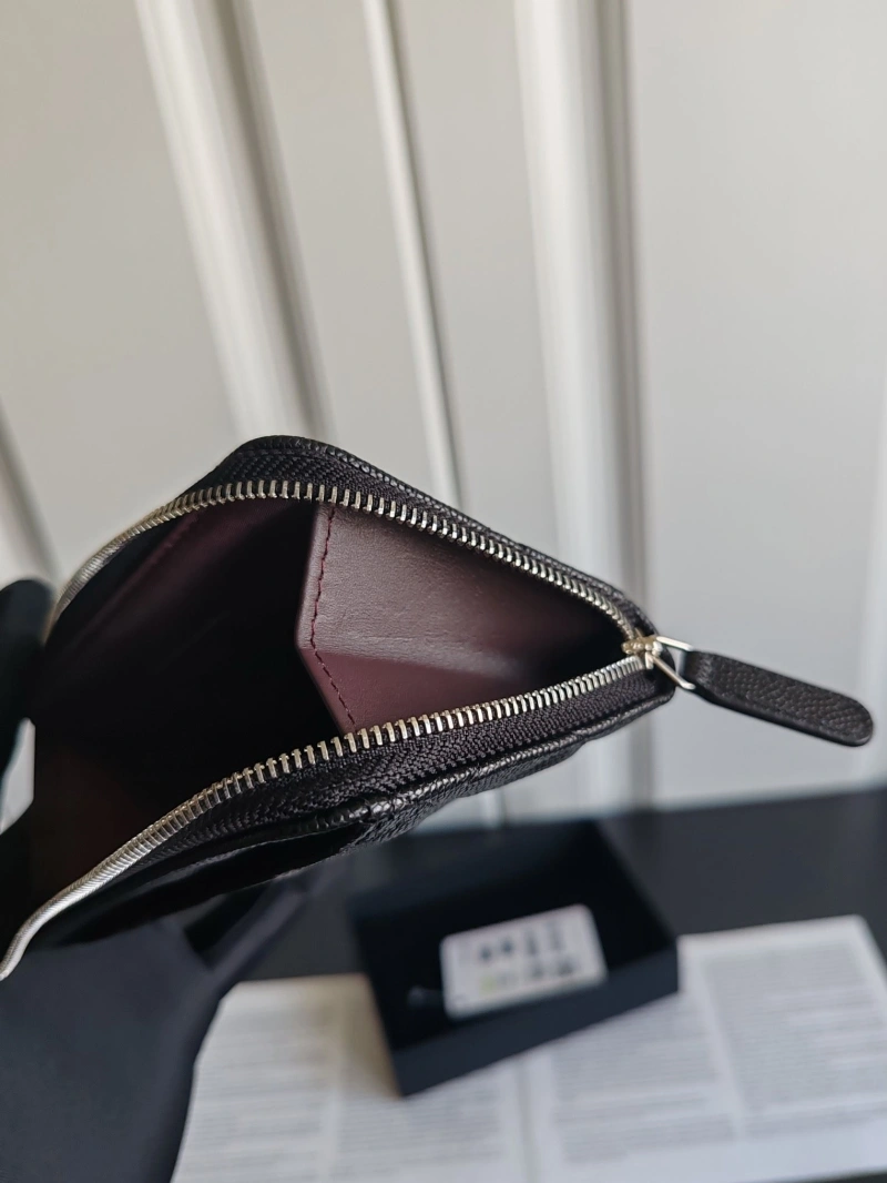 Ch**el wallets 4017-1164