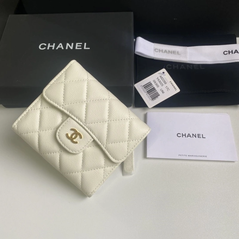 Ch**el wallets 4017b-0157