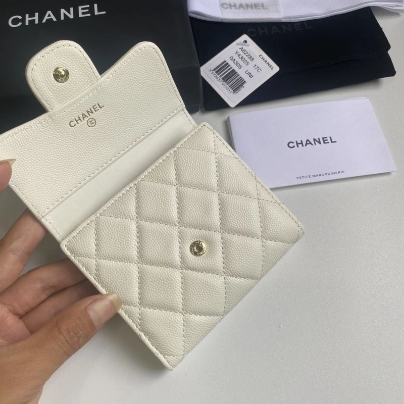 Ch**el wallets 4017b-0157