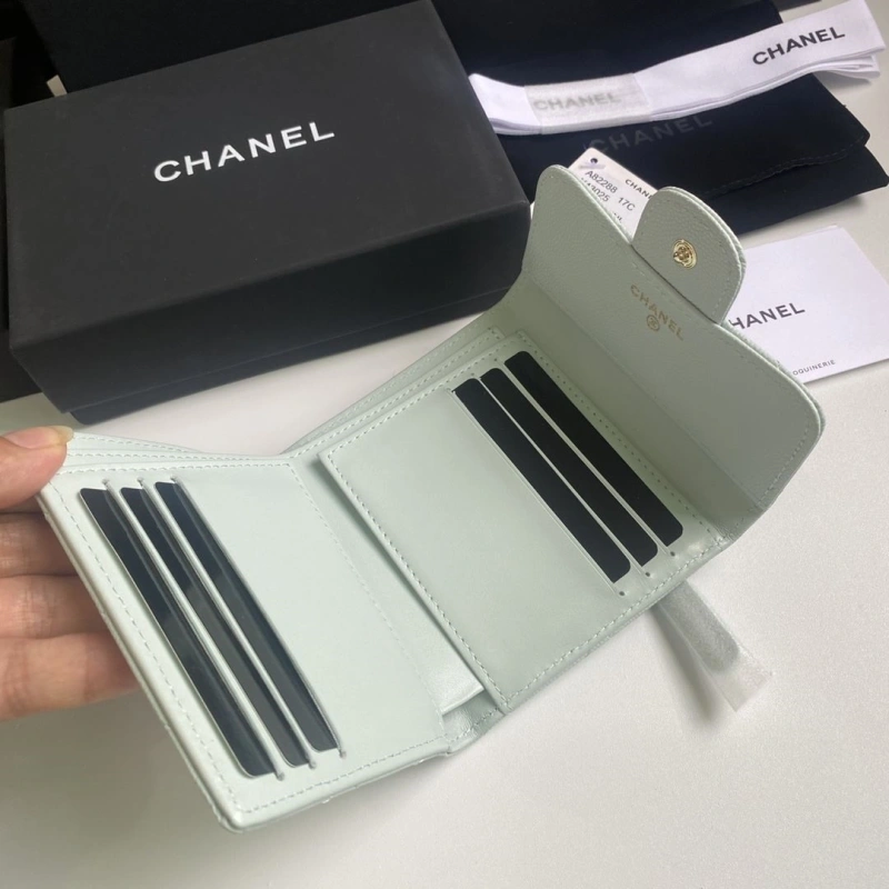 Ch**el wallets 4017b-0159