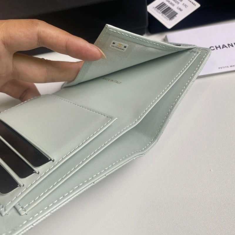 Ch**el wallets 4017b-0159
