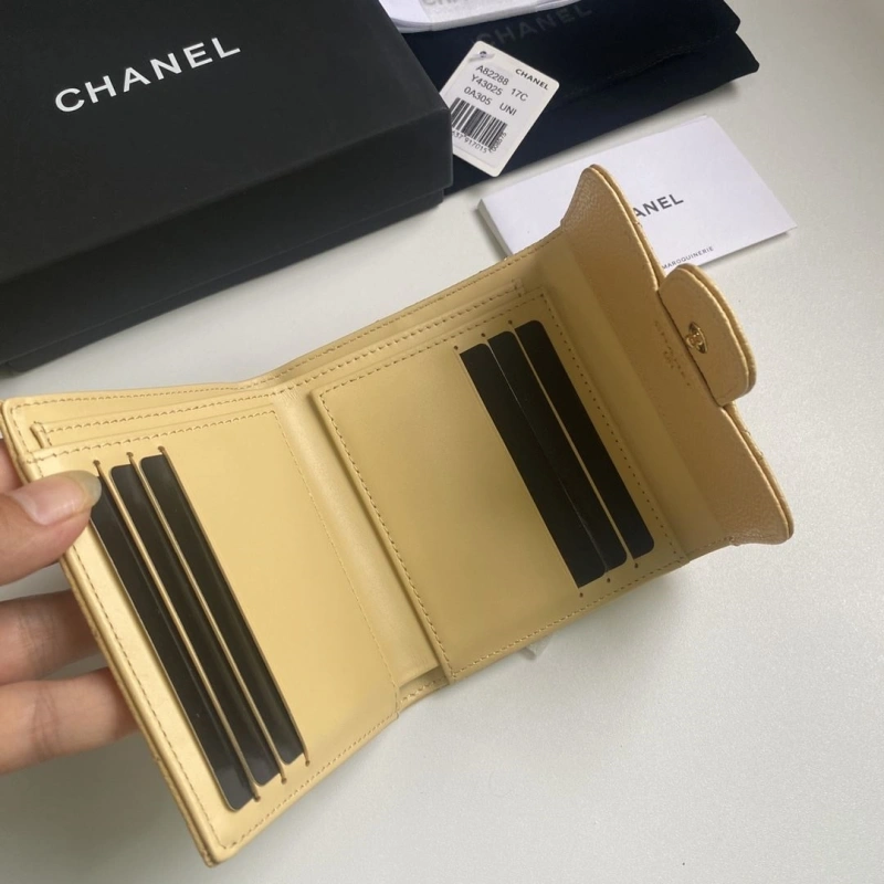 Ch**el wallets 4017b-0160