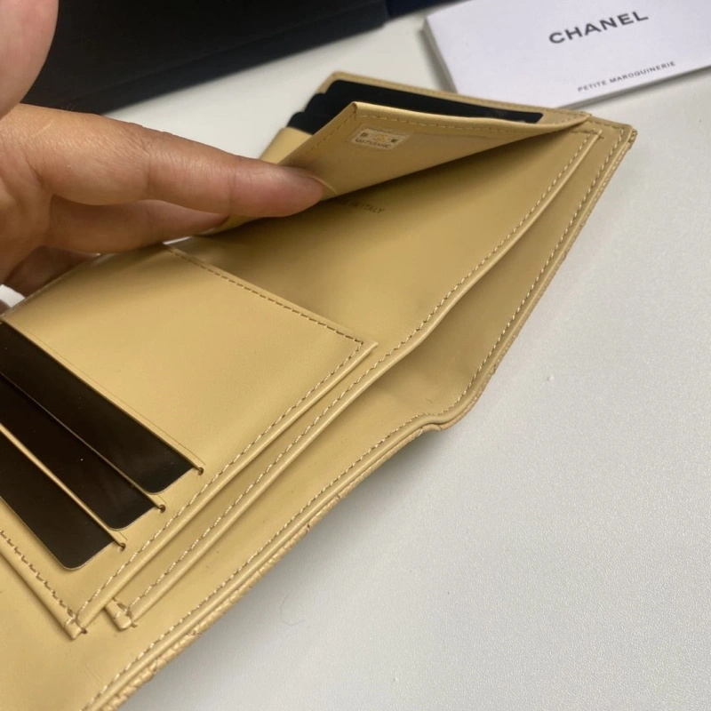 Ch**el wallets 4017b-0160
