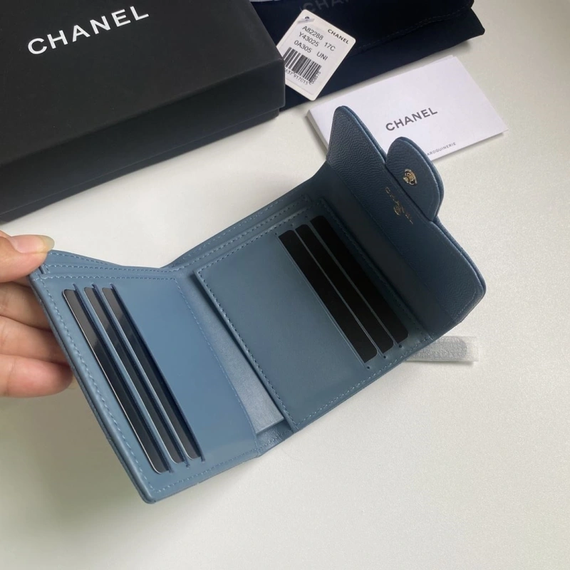 Ch**el wallets 4017b-0161
